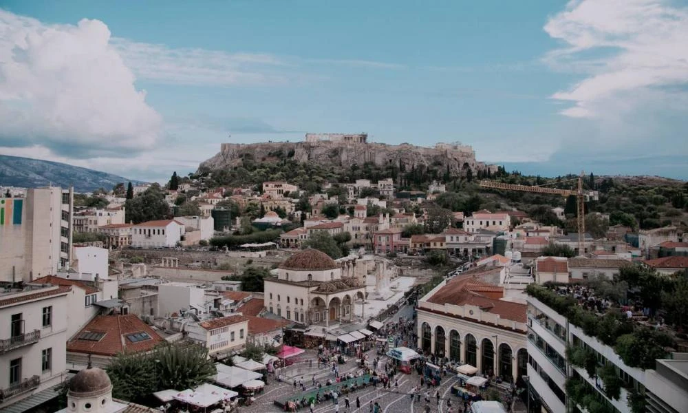 Με νεφώσεις και τοπικές βροχές ξεκινά η εβδομάδα - Τι καιρό θα κάνει τη Δευτέρα